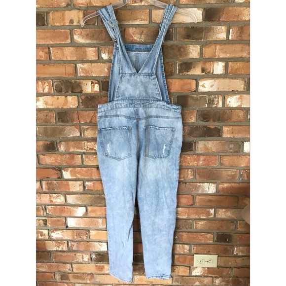 Forever 21 Women’s Light Wash Distressed Overalls Size 27 - Picture 2 of 6
